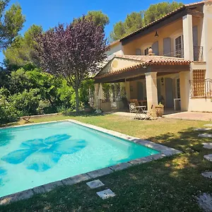 De 240 M2 Au Calme Avec Piscine Salon-de-Provence
